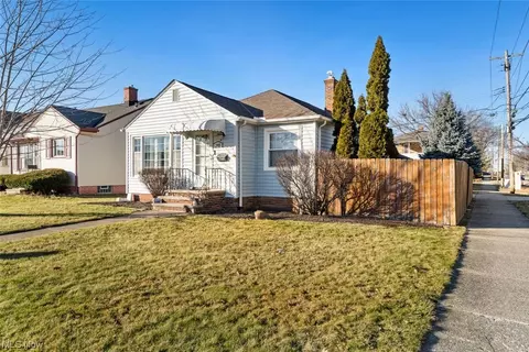 Exterior - 5402 Forest Ave, Parma, OH 44129 photo 3 of 10