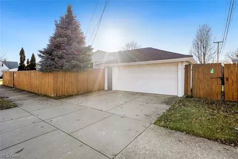 Exterior - 5402 Forest Ave, Parma, OH 44129 photo 7 of 10