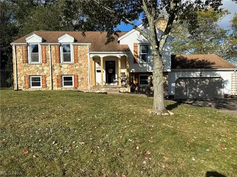 847 Woodview Dr NE, Massillon, OH 44646