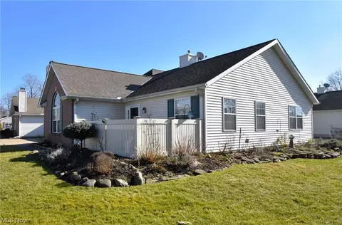 7563 Monterey Bay #1, Mentor On The Lake, OH 44060