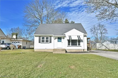 244 Eldon Dr NW, Warren, OH 44483