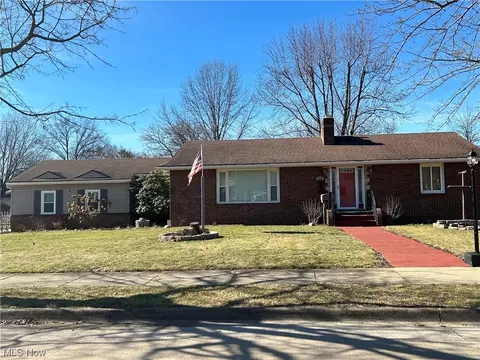 766 Bridge Rd, Akron, OH 44312