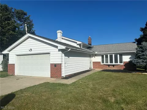 1147 Bonnie Pl, Mayfield Heights, OH 44124