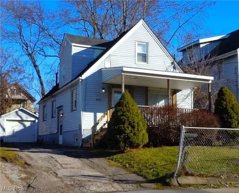 1033 Beardsley St, Akron, OH 44301