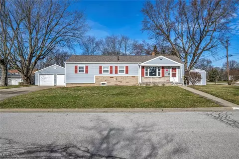 1104 Bel Air Dr NW, North Canton, OH 44720
