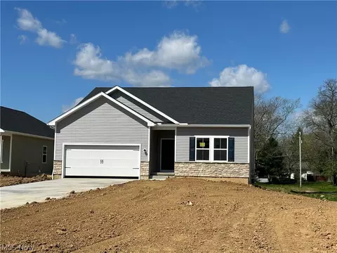 369 Jonagold Dr NE, Louisville, OH 44641