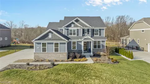680 Scarlett Ln, Aurora, OH 44202