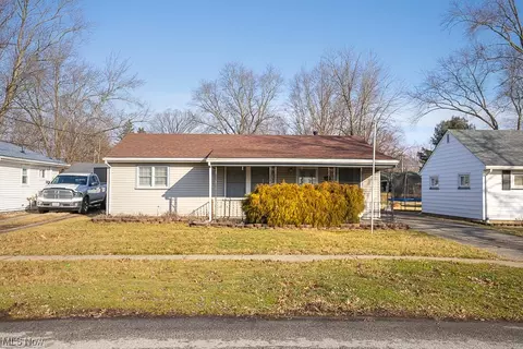 951 Oakwood Dr, Elyria, OH 44035