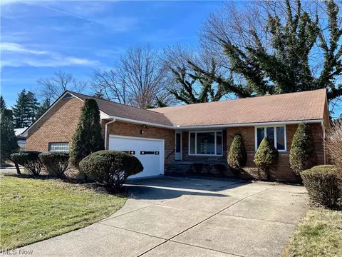 1764 E 228th St, Euclid, OH 44117