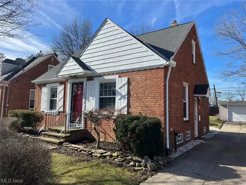 1508 Winchester Rd, Lyndhurst, OH 44124