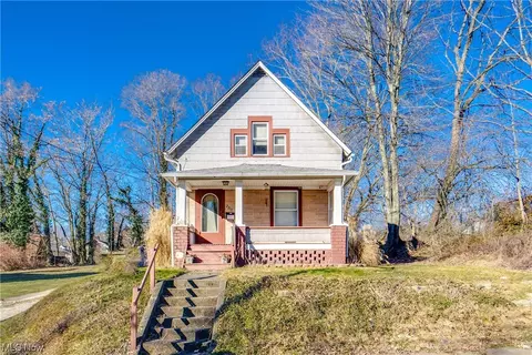 2217 Maple Ave NE, Canton, OH 44714