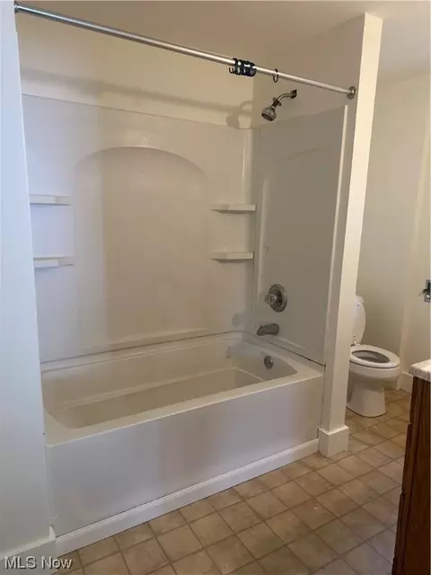Bath - 44 W Dalton, Akron, OH 44310 photo 1 of 1