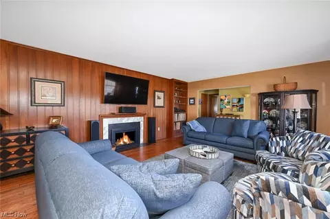 Living - 344 Elyria St, Lodi, OH 44254 photo 2 of 3