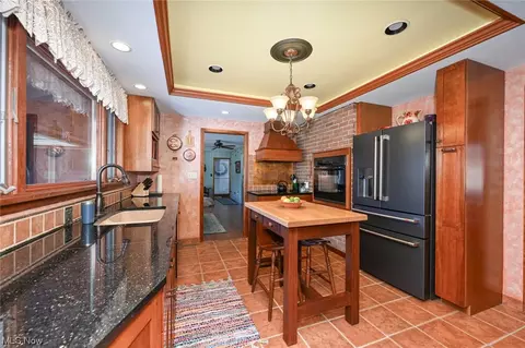 Kitchen - 344 Elyria St, Lodi, OH 44254 photo 3 of 4