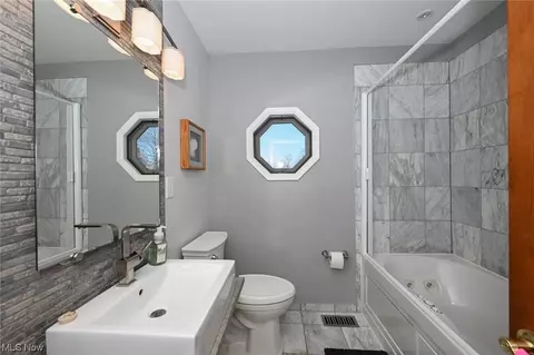 Bath - 344 Elyria St, Lodi, OH 44254 photo 1 of 3