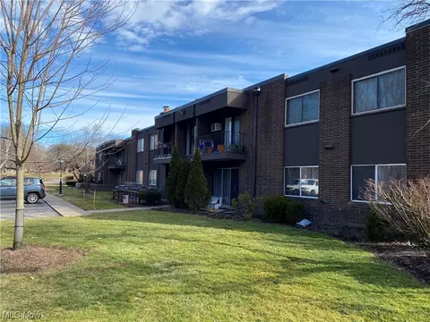 10744 Valley View Rd #B11, Northfield, OH 44067