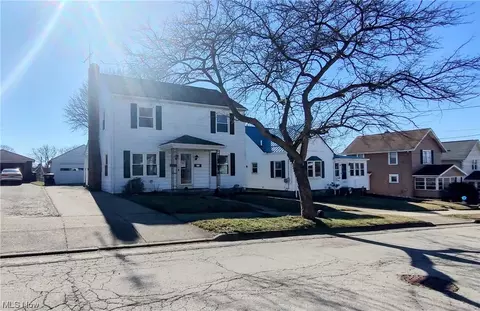 74 Selden, Akron, OH 44301
