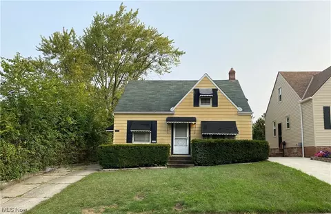 18211 Knoll Dr, Maple Heights, OH 44137