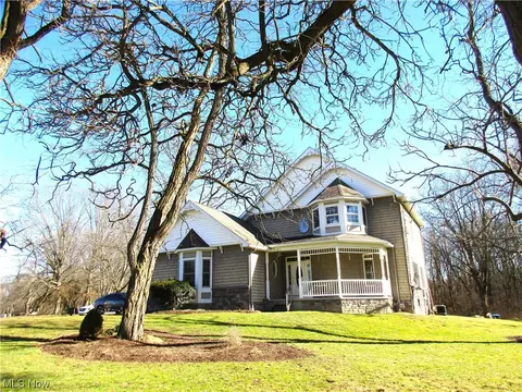 3903 E River Rd, Newton Falls, OH 44444