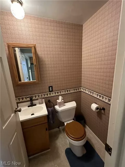 Bath - 111 Martha, Elyria, OH 44035 photo 3 of 3