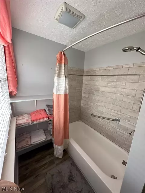 Bath - 111 Martha, Elyria, OH 44035 photo 1 of 3