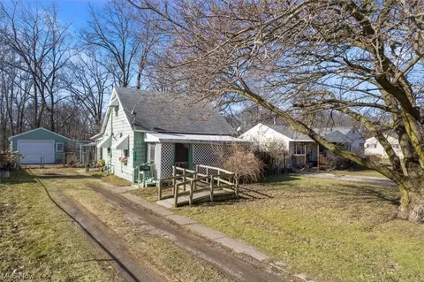4890 Oroszy Ave, Lorain, OH 44052