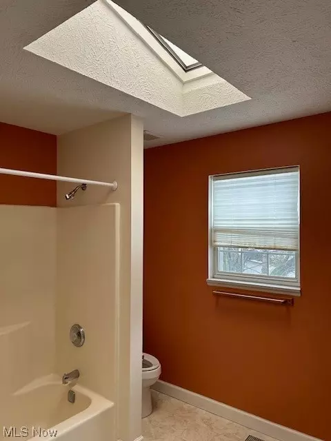 Bath - 37416 Bethany Ct, Willoughby, OH 44094 photo 2 of 3