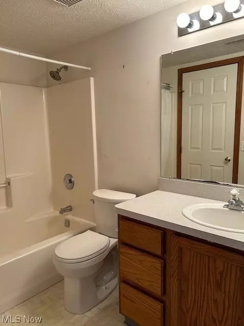 Bath - 37416 Bethany Ct, Willoughby, OH 44094 photo 1 of 3