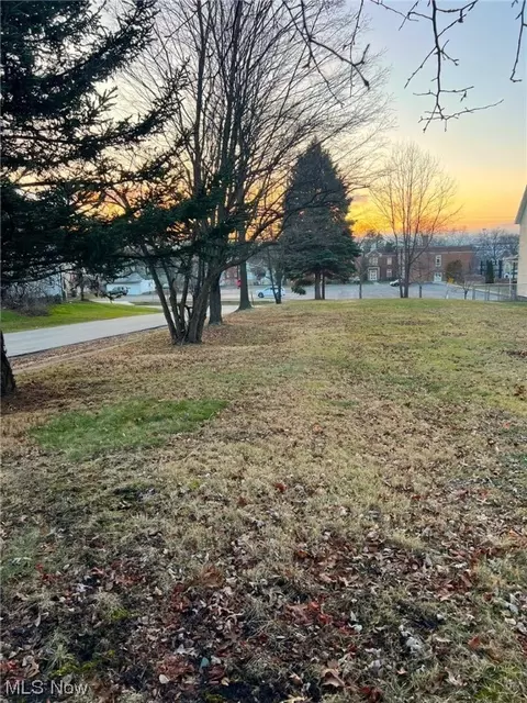 492 Ohio Ave, Salem, OH 44460