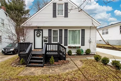 353 Glenn St, Barberton, OH 44203