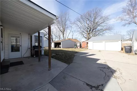 Exterior - 238 Hilliard Rd, Elyria, OH 44035 photo 3 of 4