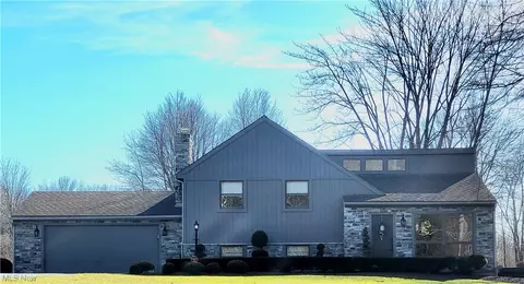 6824 Stewart Sharon Rd, Brookfield, OH 44403