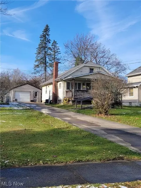 838 Beechwood, Girard, OH 44420