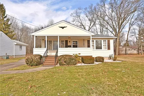 250 Mansell Dr, Youngstown, OH 44505
