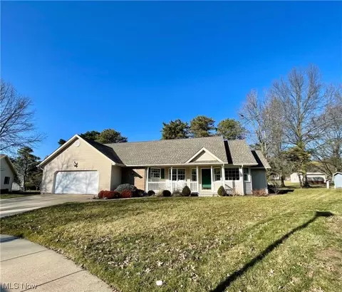 108 Poolview Cir, Dover, OH 44622