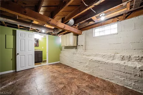 Kitchen - 405 E 257th, Euclid, OH 44132 photo 4 of 4