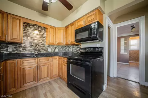 Kitchen - 405 E 257th, Euclid, OH 44132 photo 2 of 4