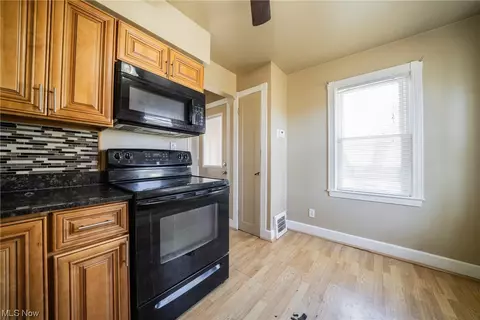 Kitchen - 405 E 257th, Euclid, OH 44132 photo 3 of 4