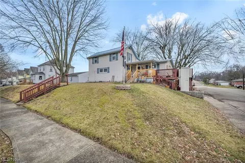 292 2nd St SW, Brewster, OH 44613