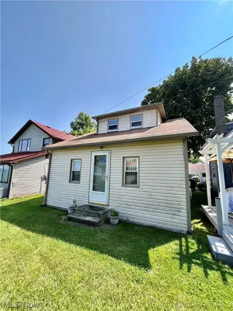 27 Billow Beach Dr, Ashtabula, OH 44004