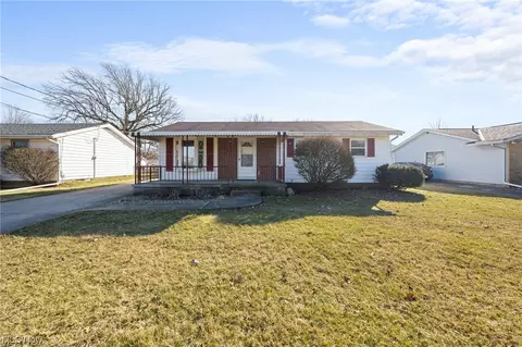 2142 Homewood Dr, Lorain, OH 44055