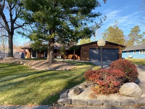 15254 High Point Rd, Strongsville, OH 44136