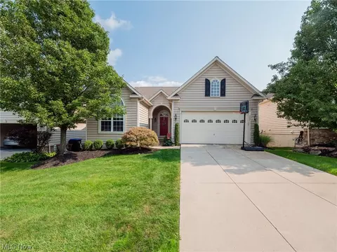 5007 Lake Forest Dr, Peninsula, OH 44264