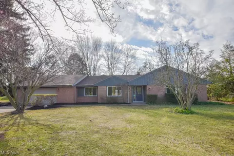 1690 Applegrove St NW, North Canton, OH 44720