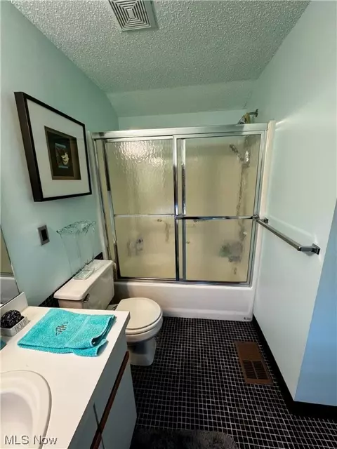Bath - 6035 Lake Rd W #232, Saybrook, OH 44004 photo 2 of 4