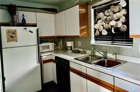 Kitchen - 6035 Lake Rd W #232, Saybrook, OH 44004 photo 1 of 2