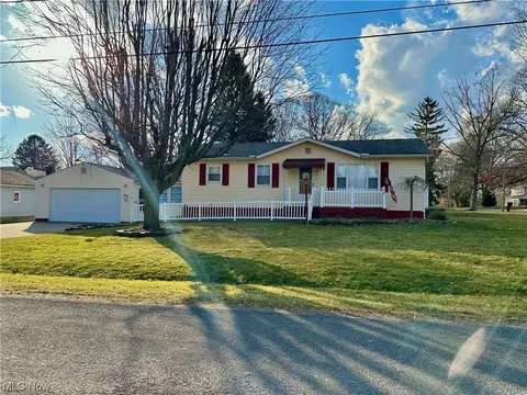 860 Mcallister Rd, Akron, OH 44312