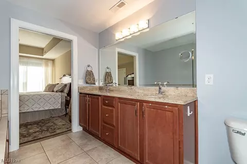 Bath - 9419 Larimar Dr, Willowick, OH 44095 photo 5 of 6