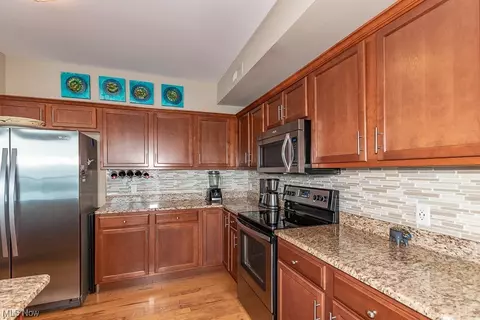 Kitchen - 9419 Larimar Dr, Willowick, OH 44095 photo 4 of 6