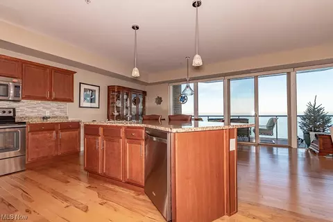 Kitchen - 9419 Larimar Dr, Willowick, OH 44095 photo 2 of 6